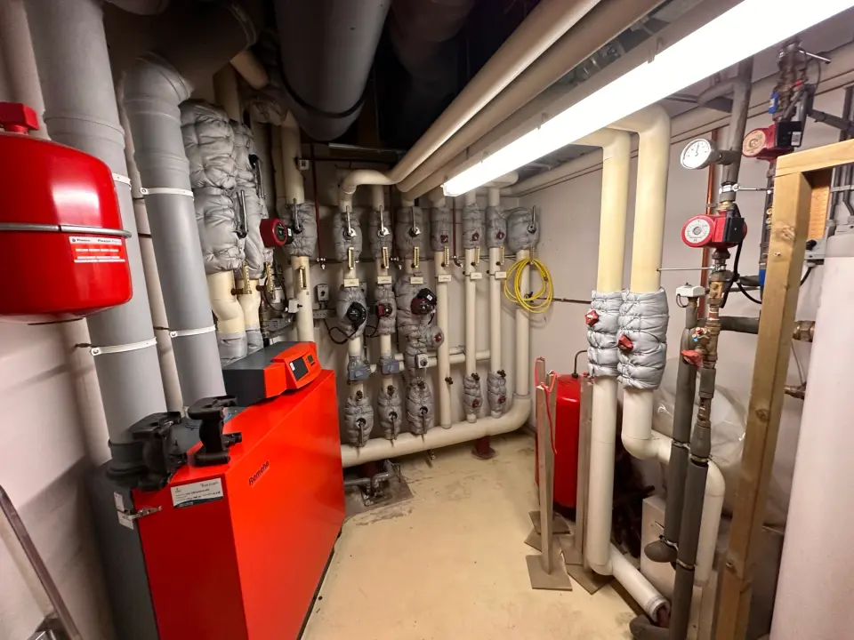 Utiliteit   Technische ruimte Sporthal   geisoleerd met isolatiematrassen